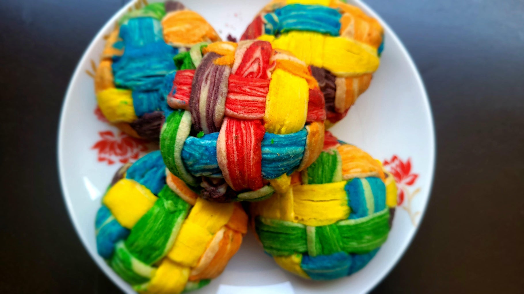 Weaved Rainbow Mooncake Pastry